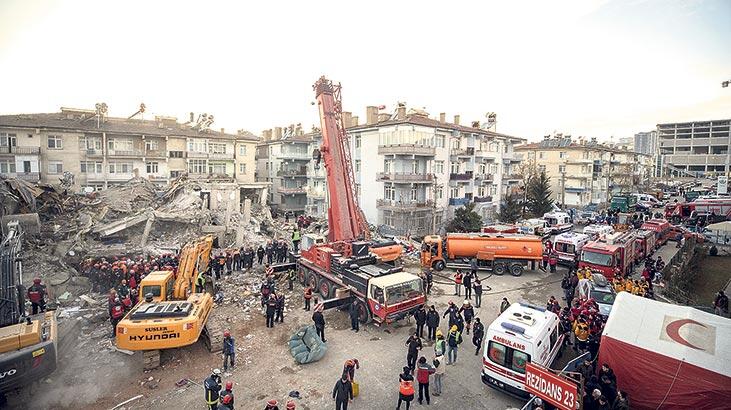 Yapı denetimden geçen bina ayakta kaldı